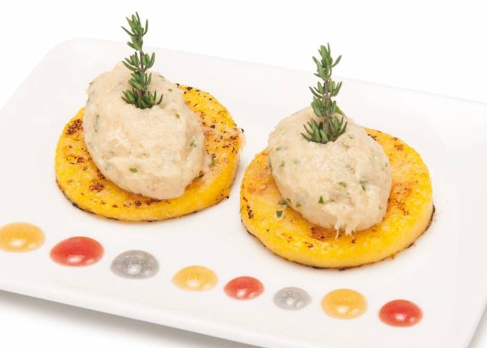 Baccalà mantecato su crostone di polenta