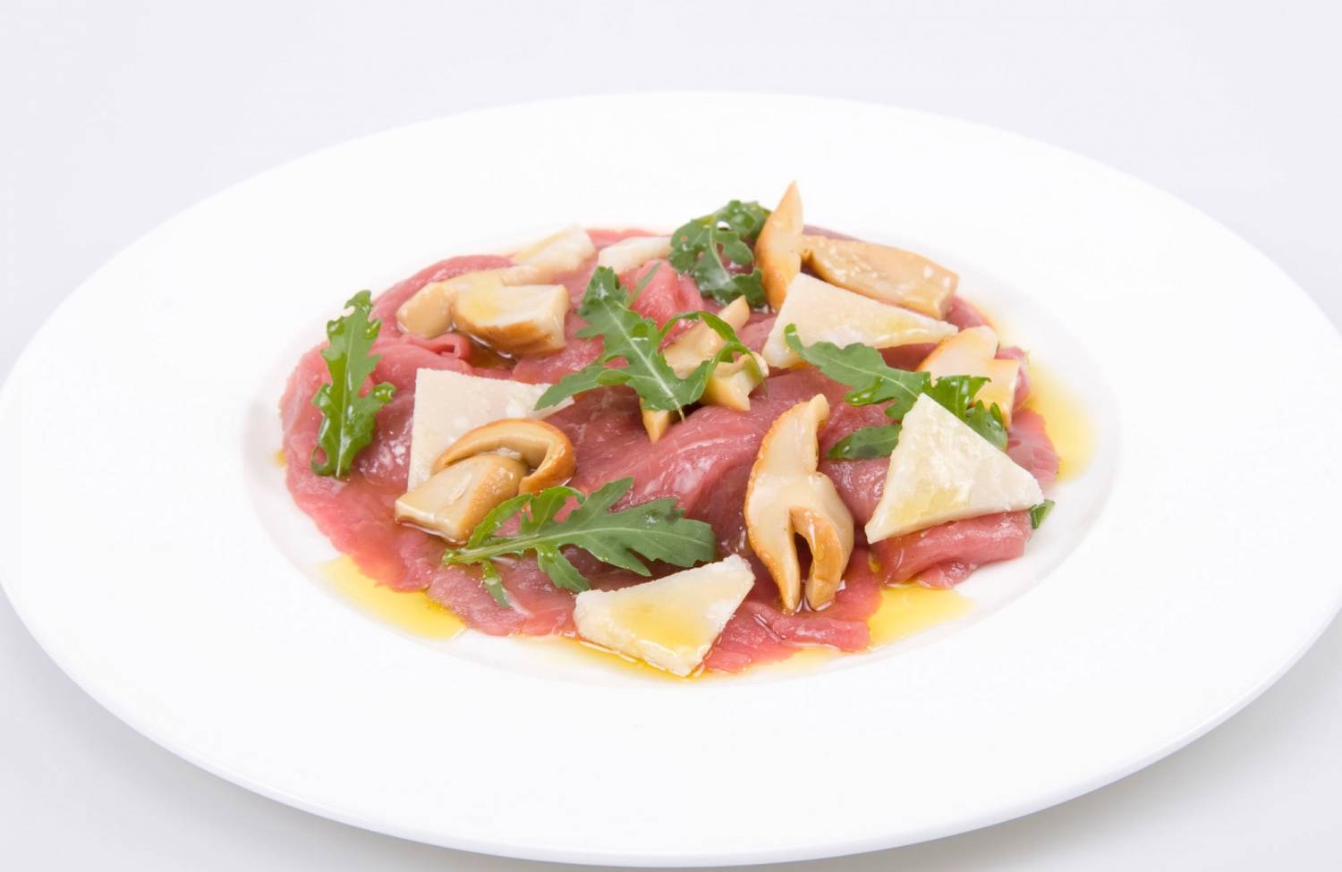  Carpaccio beef with porcini mushrooms in oil